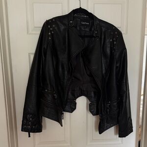 Chic Black Leather Jacket by [Brand]